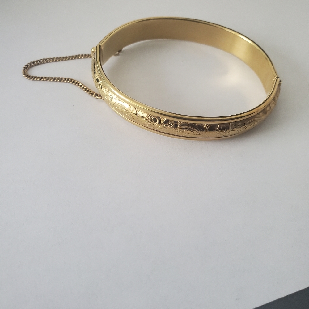 12kt gold vintage hinge bangle bracelet with chain assisted clasp